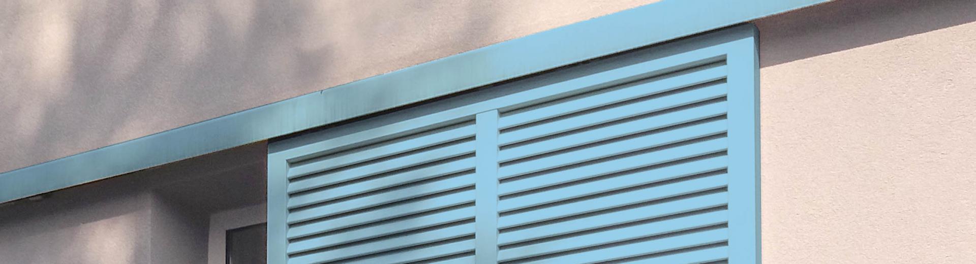 Automation for external sliding slat shutters with valance Automation for external sliding slat shutters with valance