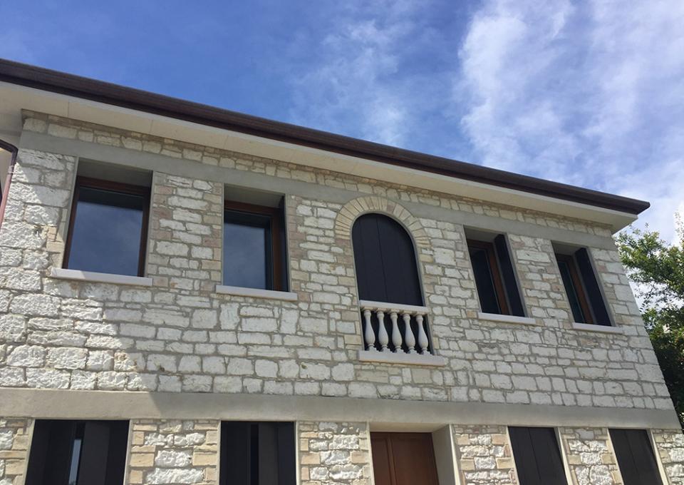 scuri motorizzati in spalletta - arco